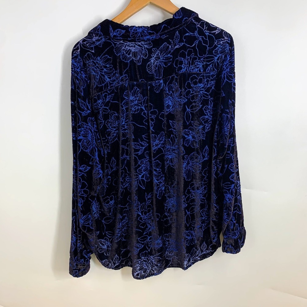Torrid Blue Floral Burnout Velvet Button Down Shirt Womens Size 1 Long Sleeve - Picture 2 of 12